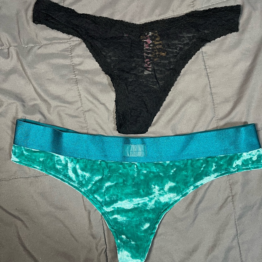 Victoria’s‎ Secret Thongs Lot of 2 Size Large NWT Lace & Velvet
